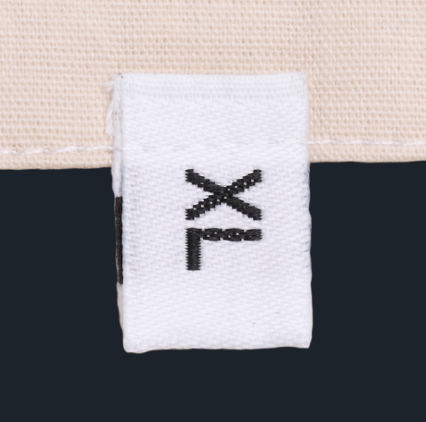 Label XL op kledingstuk 