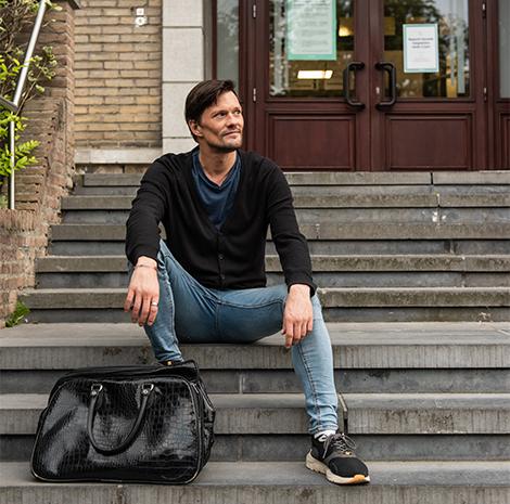 Steve is dakloos, maar kan in een opvangcentrum slapen. 