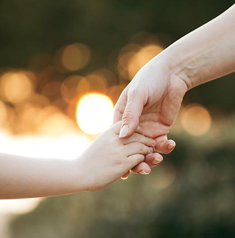 kleine hand in grote hand 