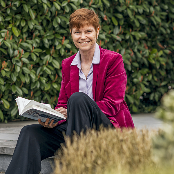 Marianne leest een boek