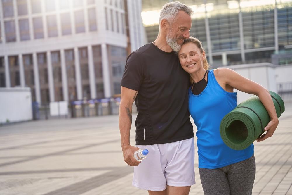 man en vrouw sporten