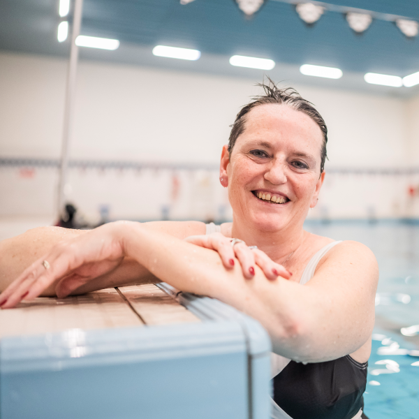 Peggy in het zwembad